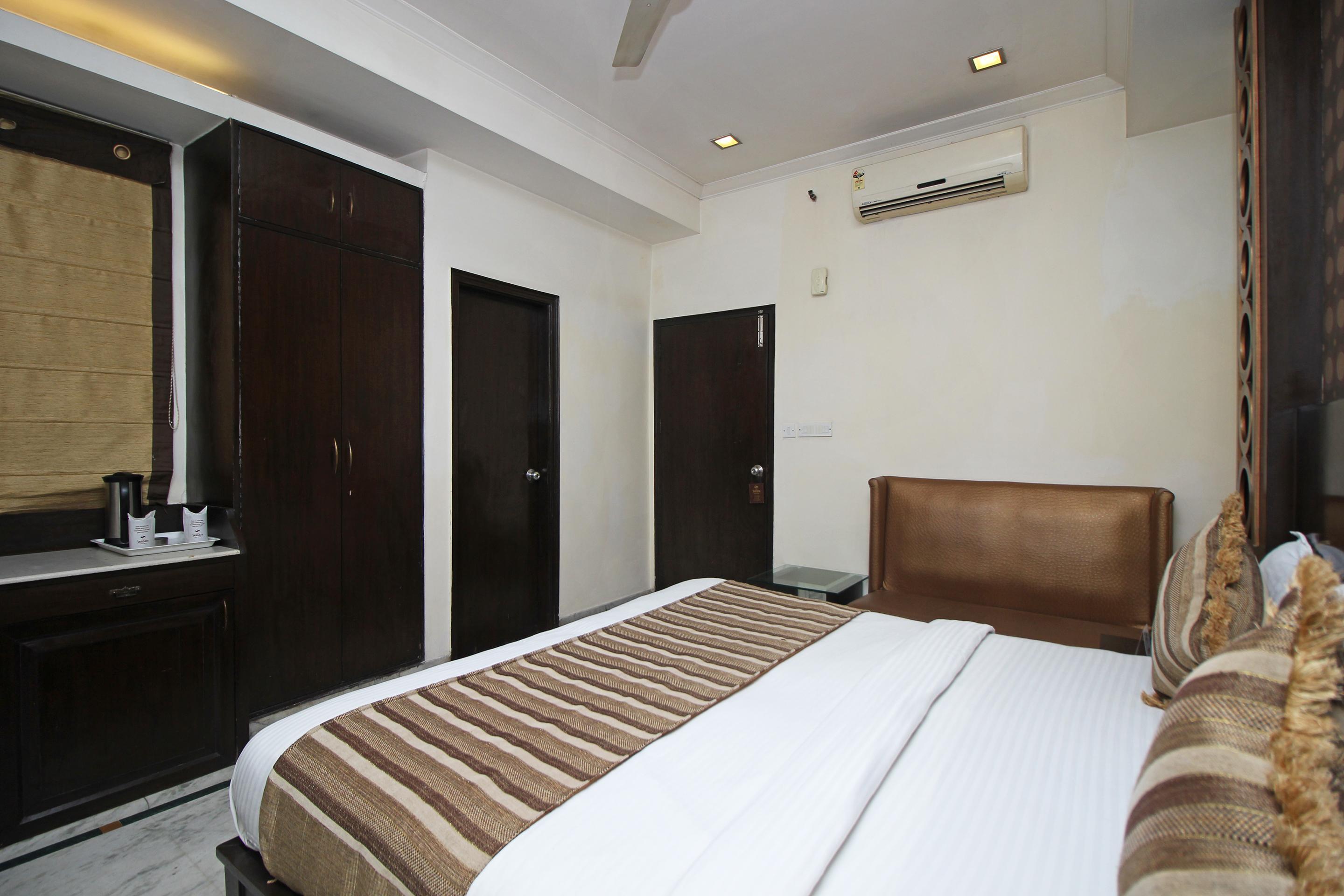 Oyo 5915 Hotel Swagath นิวเดลี ภายนอก รูปภาพ